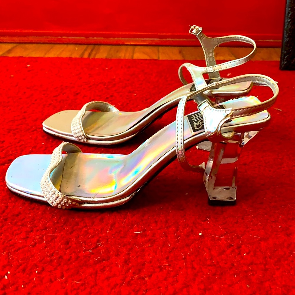 Target glass heel